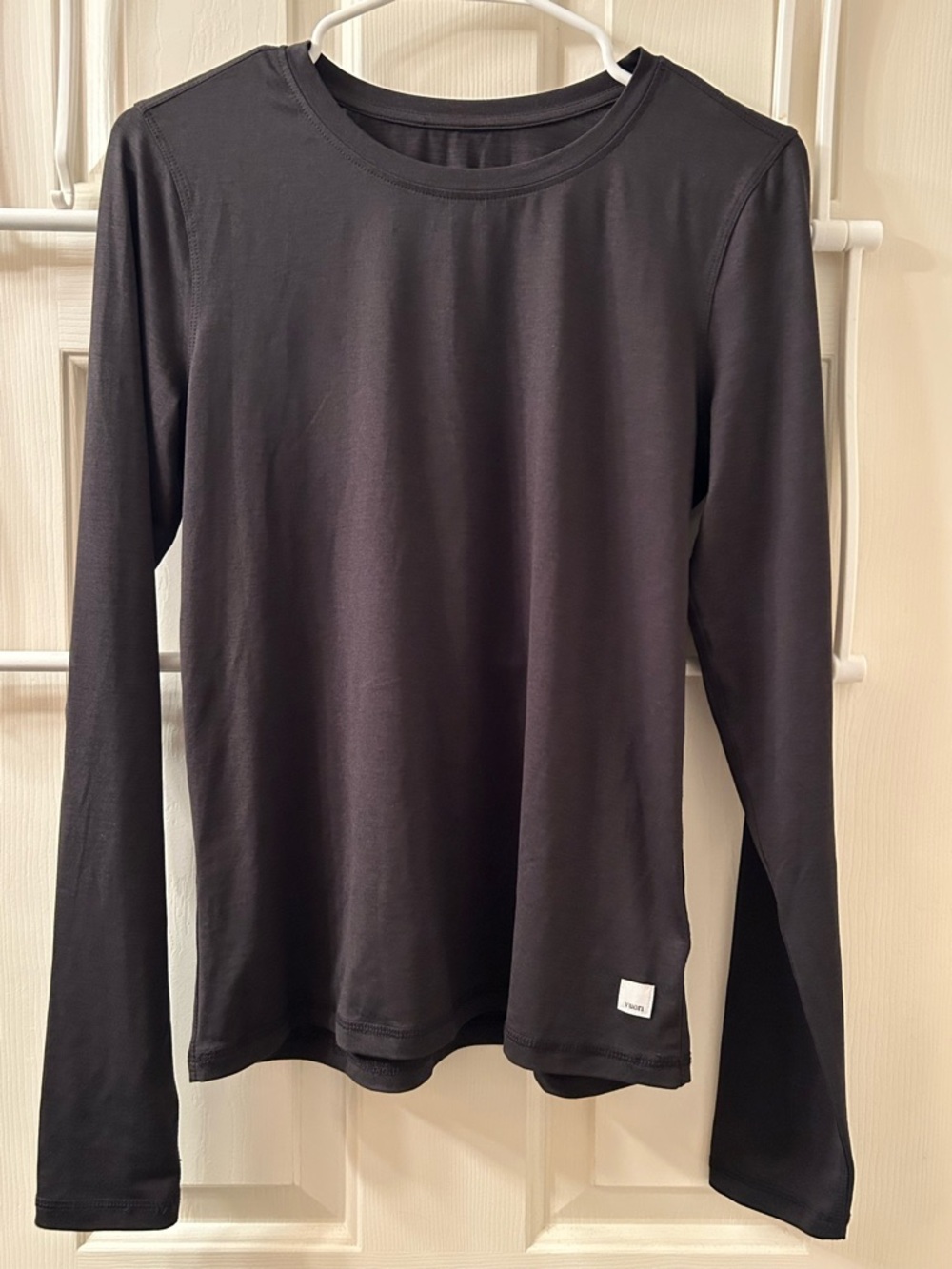 Vuori Long Sleeve Lux Crew Black Heather Size Medium Slim Fit Shirt